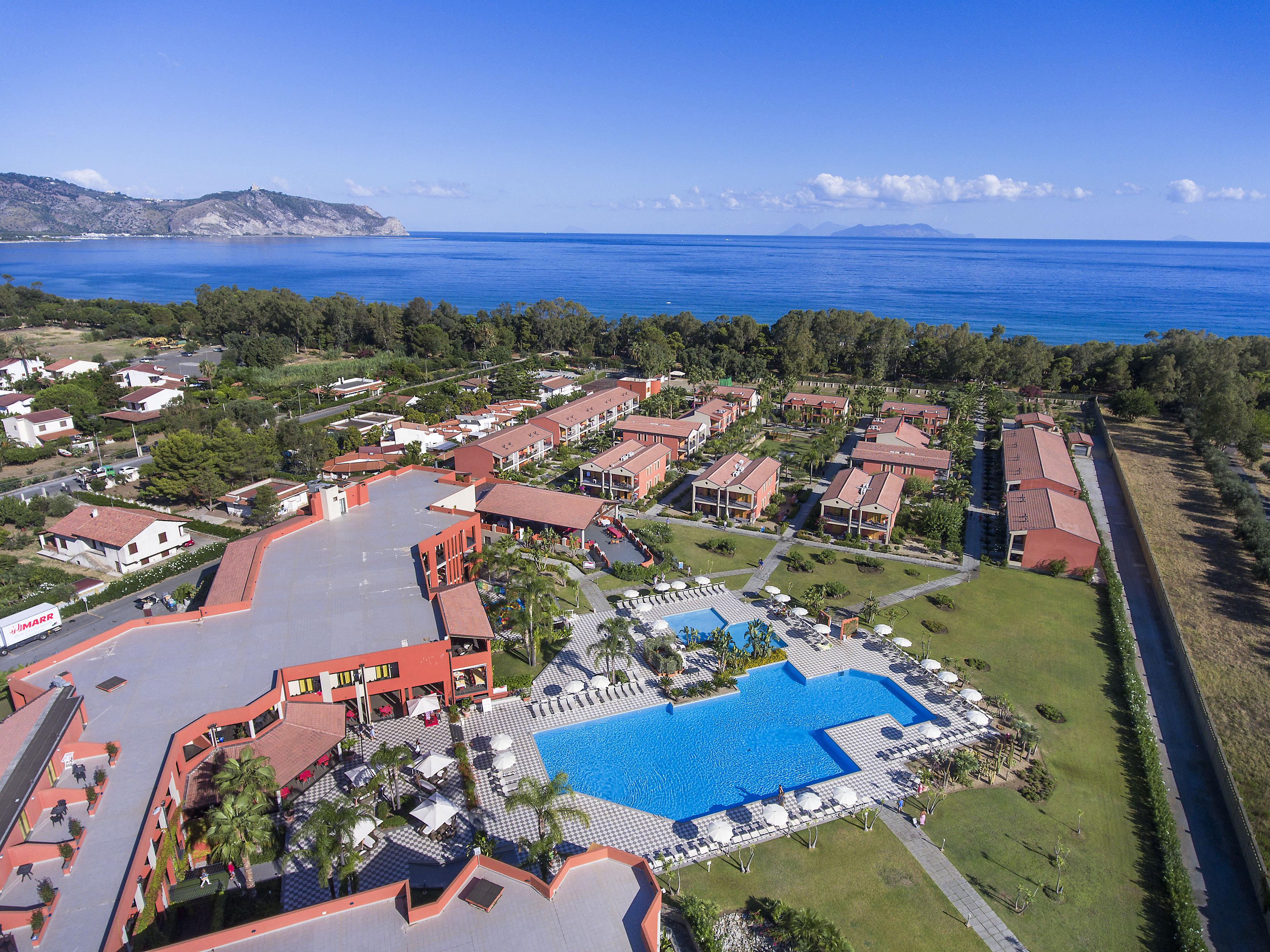 Voi Baia Di Tindari Resort Furnari Exterior photo